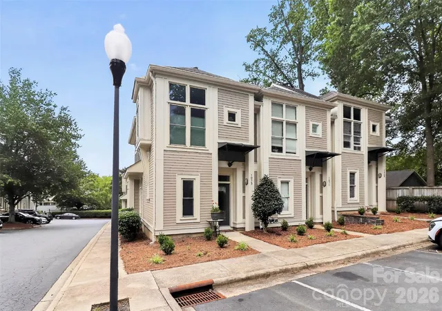 3rd image of 1073 Park W Dr, Charlotte, NC 28209