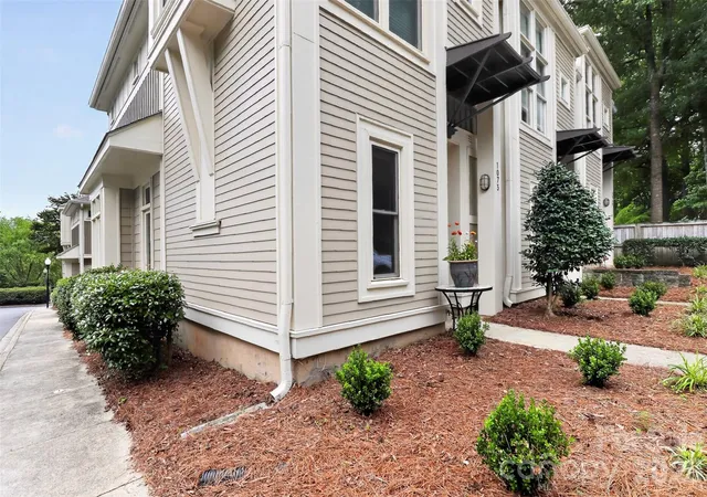 5th image of 1073 Park W Dr, Charlotte, NC 28209