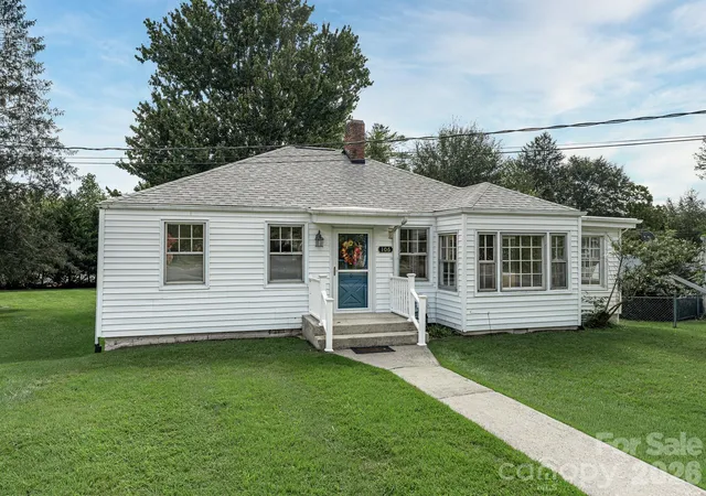 Photo 2 of Single family home for sale at 106 Green Acres Ave, Brevard, NC 28712 | MLS# 4388358 | Listing updated on 2026-10-04