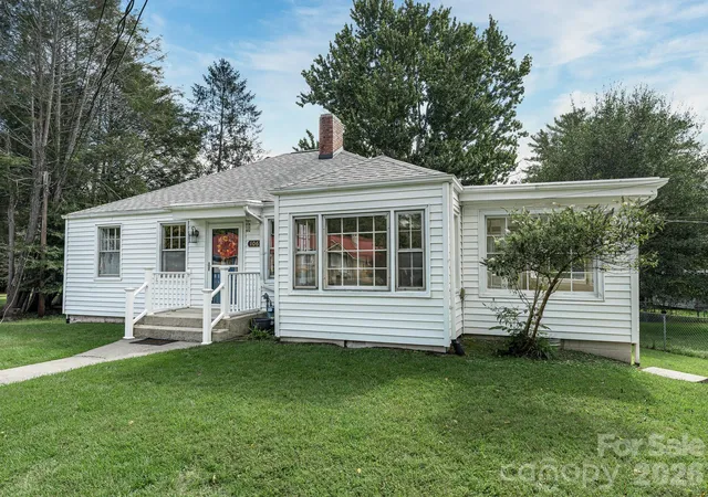 Photo 3 of Single family home for sale at 106 Green Acres Ave, Brevard, NC 28712 | MLS# 4388358 | Listing updated on 2026-10-04