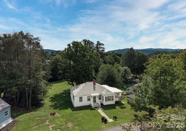 Photo 3 of Single family home for sale at 106 Green Acres Ave, Brevard, NC 28712 | MLS# 4388358 | Listing updated on 2026-10-04