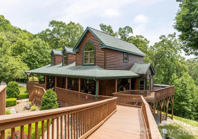 Photo 2 of Sale Pending at 110 Mountain Crst Dr S, Marion, NC 28752 | MLS# 4388359 | Listing updated on 2026-10-14