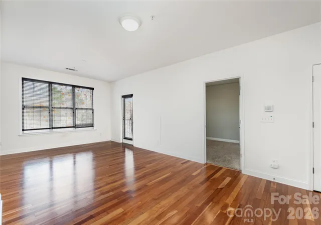 4th image of 1000 E Woodlawn Rd #217, Charlotte, NC 28209 | MLS# 4388407