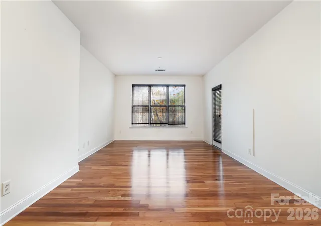 5th image of 1000 E Woodlawn Rd #217, Charlotte, NC 28209 | MLS# 4388407
