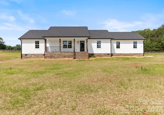 Homes for sale in Lincolnton, NC | 725 Alf Hoover Rd, Lincolnton, NC 28092 | MLS# 4388411
