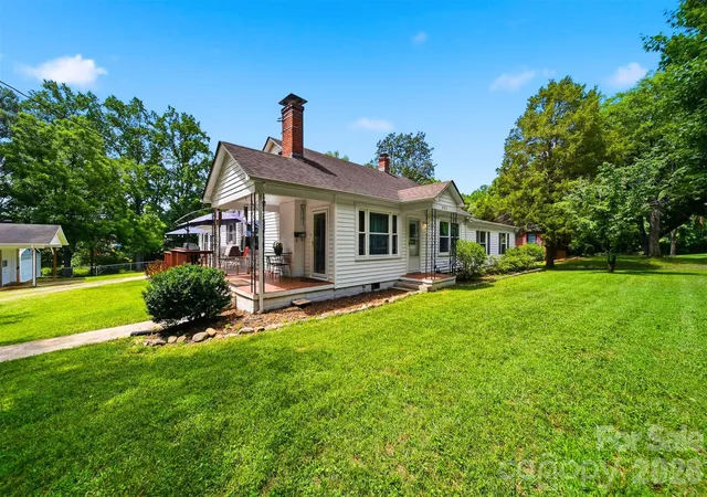 Homes for sale in Newton, NC | 431 W 20th St, Newton, NC 28658 | MLS# 4388423