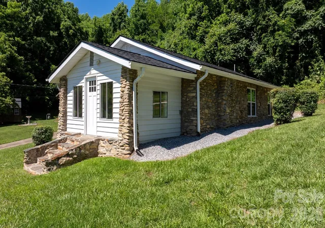 Photo 3 of Single family home for sale at 65 Mcdowell St, Old Fort, NC 28762 | MLS# 4388478 | Listing updated on 2026-10-01