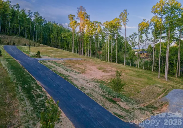 image of 433 Irvine Dr, Fairview, NC 28730 | MLS# 4388495