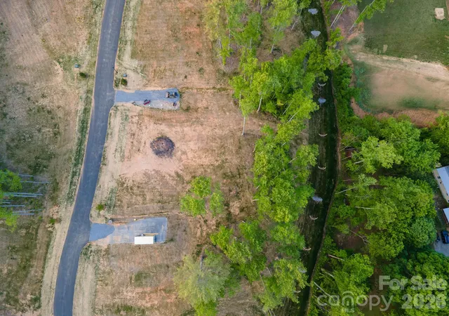 image of 433 Irvine Dr, Fairview, NC 28730 | MLS# 4388495