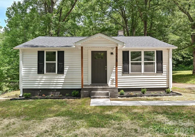 Homes for sale in Statesville, NC | 1228 Wilmington Ave, Statesville, NC 28677 | MLS# 4388499