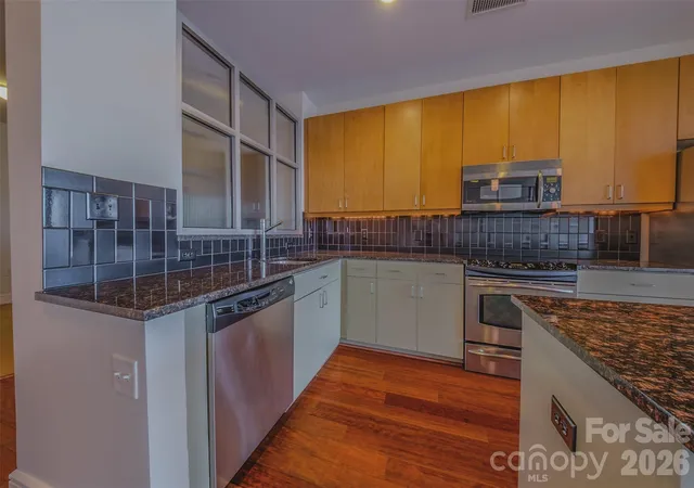 Listing Photo 3 - Condo for sale in building located at 333 W Trade St, Charlotte, NC 28202 - Unit #1602