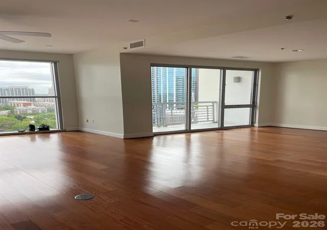 4th image of 333 W Trade St #1602, Charlotte, NC 28202 | MLS# 4388509