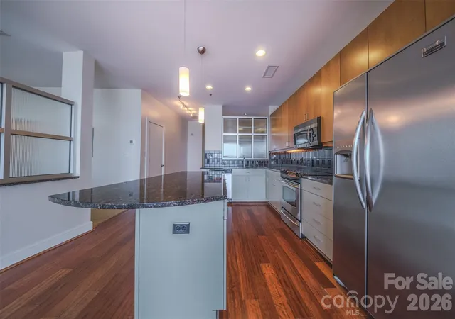 Listing Photo 5 - Condo for sale in building located at 333 W Trade St, Charlotte, NC 28202 - Unit #1602