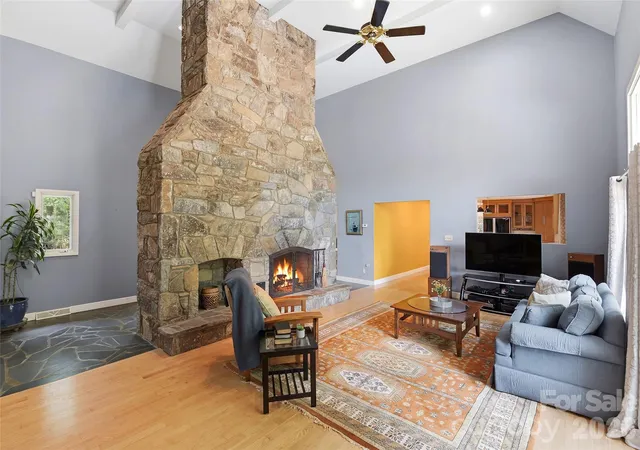 Photo 4 of Single family home for sale at 3091 US 441 Hwy S, Sylva, NC 28779 | MLS# 4388513 | Listing updated on 2026-09-20
