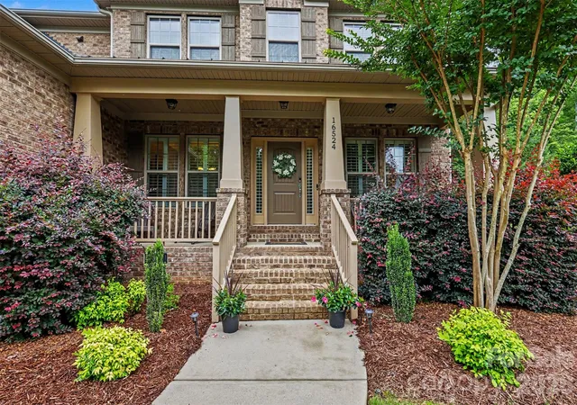 Homes for sale in Charlotte, NC | 16524 Crosshaven Dr, Charlotte, NC 28278 | MLS# 4388535