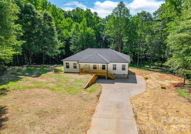 Homes for sale in Clover, SC | 1630 Riddle Rd, Clover, SC 29710 | MLS# 4388573
