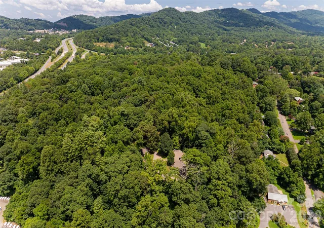 Photo 3 of Single family home for sale at 711 Shawnee Trl, Asheville, NC 28805 | MLS# 4388610 | Listing updated on 2026-06-09