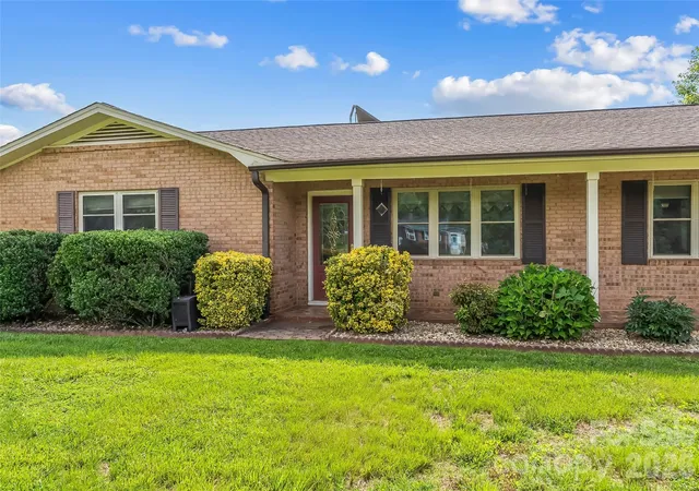 Photo 2 of Single family home for sale at 5305 Icard Ridge Rd, Hickory, NC 28601 | MLS# 4388670 | Listing updated on 2026-10-05
