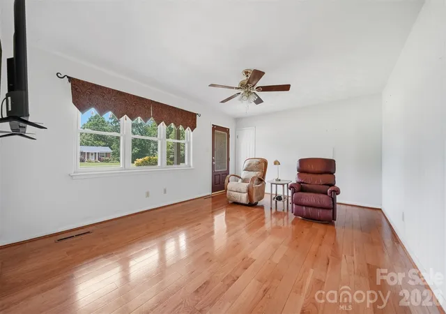 Photo 4 of Single family home for sale at 5305 Icard Ridge Rd, Hickory, NC 28601 | MLS# 4388670 | Listing updated on 2026-10-05