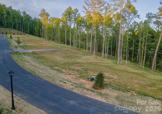 image of 425 Irvine Dr, Fairview, NC 28730 | MLS# 4388681