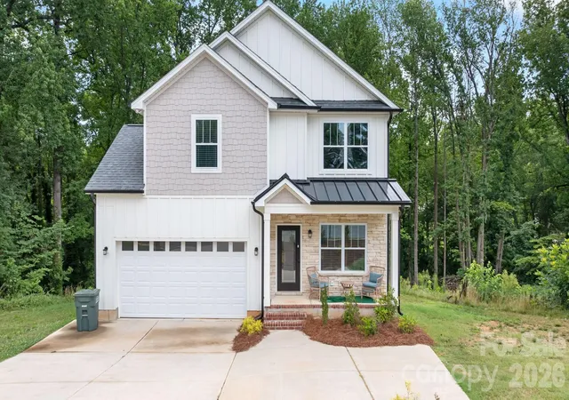 Photo 1 of Single family home for sale at 2130 N New Hope Rd, Gastonia, NC 28054 | MLS# 4388711 | Listing updated on 2026-09-29