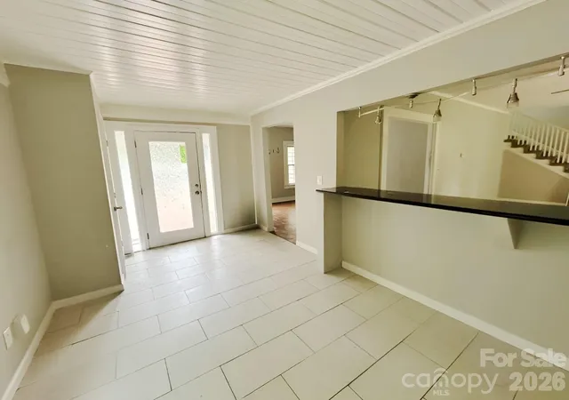 Photo 4 of Single family home for sale at 210 Oakdale St, Gastonia, NC 28054 | MLS# 4388719 | Listing updated on 2026-09-23