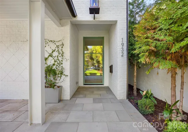 Photo 3 of Mansion for sale at 1932 E 8th Street, Charlotte, NC 28204 | MLS# 4388746 | Listing updated on 2026-10-24