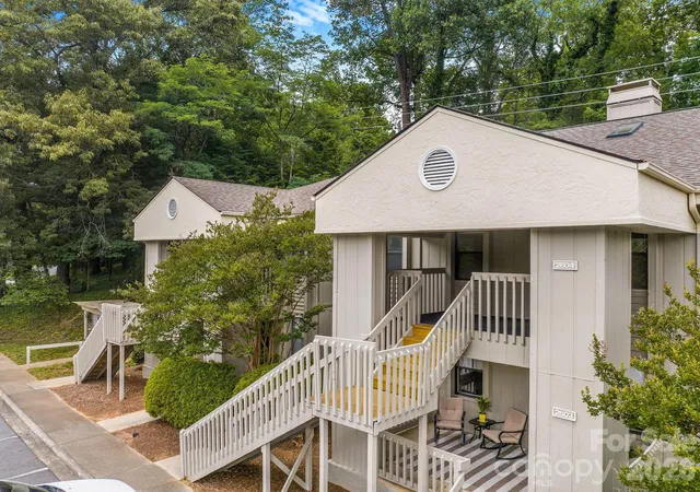 Homes for sale in Asheville, NC | 2604 Vineyard Blvd, Asheville, NC 28805 | MLS# 4388776