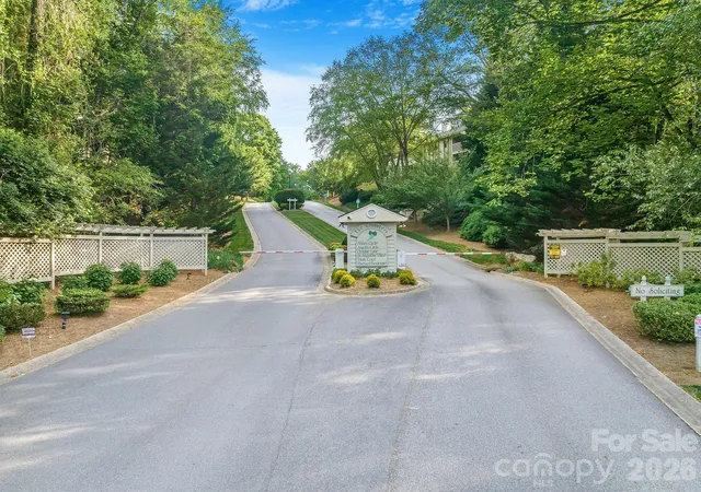 Homes for sale in Asheville, NC | 2604 Vineyard Blvd, Asheville, NC 28805 | MLS# 4388776