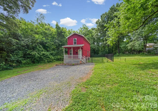 Homes for sale in Oakboro, NC | 308 E 10Th St, Oakboro, NC 28129 | MLS# 4388794
