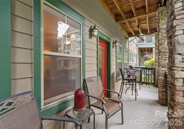2nd image of 9 Kenilworth Knl, Asheville, NC 28805