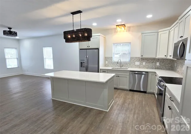 2nd image of 774 8th St Ne, Hickory, NC 28601 | MLS# 4388826