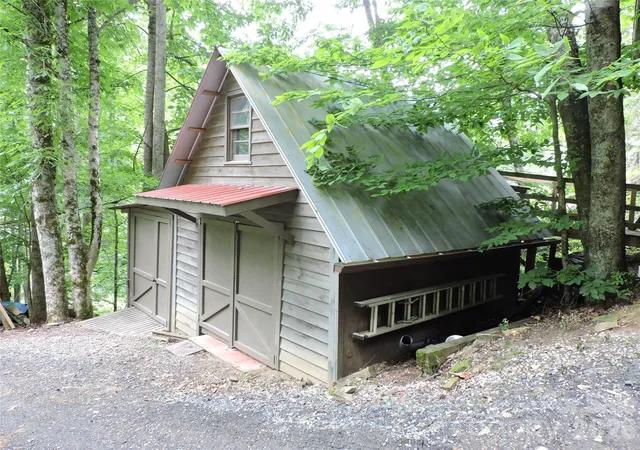 Homes for sale in Bakersville, NC | 963 Melton Branch Rd, Bakersville, NC 28705 | MLS# 4388856