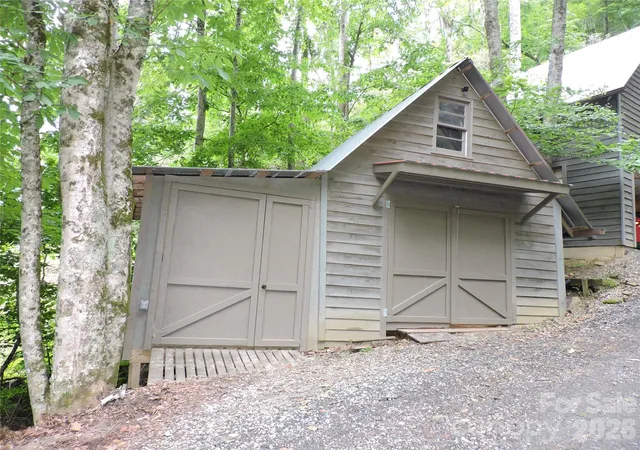 Homes for sale in Bakersville, NC | 963 Melton Branch Rd, Bakersville, NC 28705 | MLS# 4388856