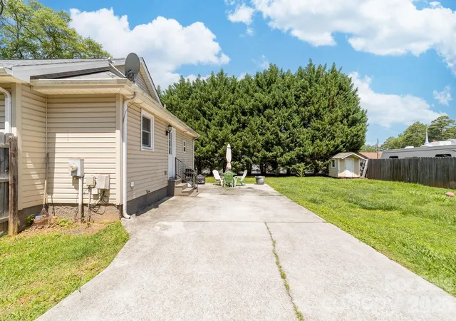 Photo 4 of Single family home for sale at 206 Eagle Rd, Belmont, NC 28012 | MLS# 4388879 | Listing updated on 2026-09-30