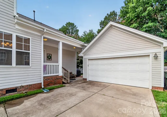 Photo 4 of Single family home for sale at 8216 Townley Rd, Huntersville, NC 28078 | MLS# 4388892 | Listing updated on 2026-09-01