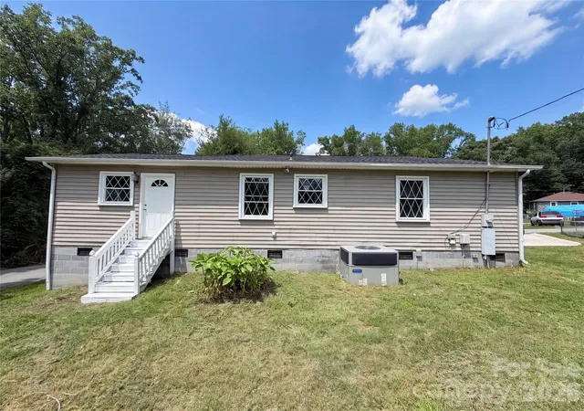 Photo 4 of Single family home for sale at 313 Black St, Cherryville, NC 28021 | MLS# 4388903 | Listing updated on 2026-09-24