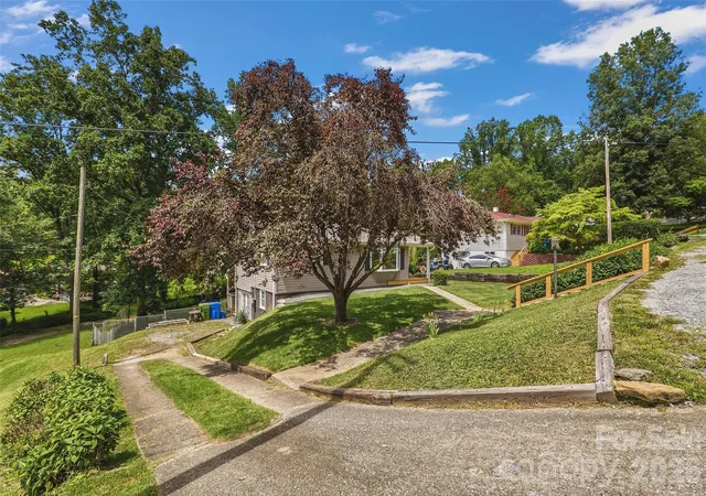 3rd image of 17 Azalea Rd, Arden, NC 28704 | MLS# 4388908