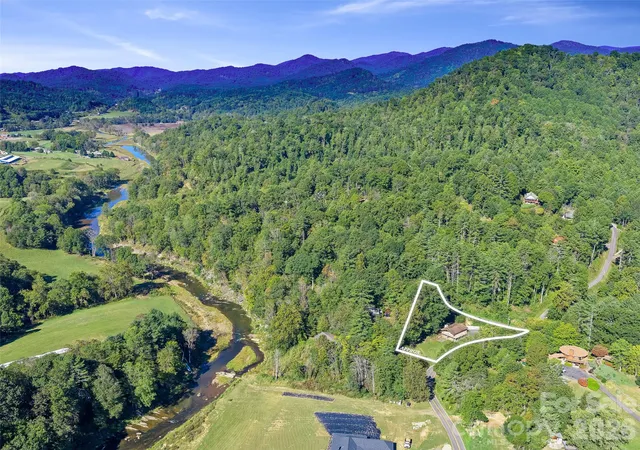 Photo 4 of Single family home for sale at 839 Mckinney Rd, Burnsville, NC 28714 | MLS# 4388916 | Listing updated on 2026-09-30