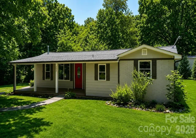 Homes for sale in Statesville, NC | 404 Dogwood Ln, Statesville, NC 28625 | MLS# 4388918