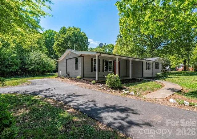 Homes for sale in Statesville, NC | 404 Dogwood Ln, Statesville, NC 28625 | MLS# 4388918