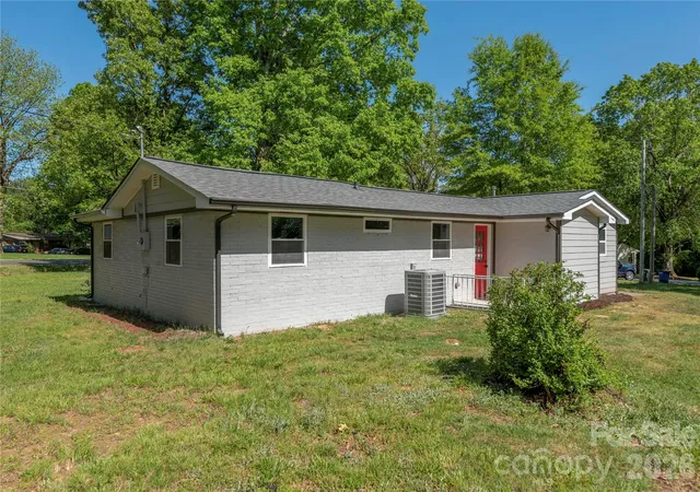 Homes for sale in Statesville, NC | 404 Dogwood Ln, Statesville, NC 28625 | MLS# 4388918