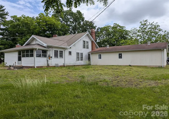 Photo 3 of Single family home for sale at 2618 Oakview Dr SW, Concord, NC 28027 | MLS# 4388941 | Listing updated on 2026-09-30