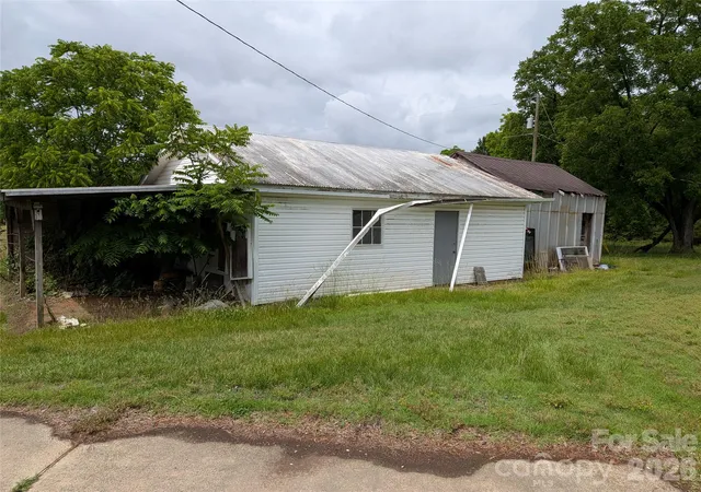 Photo 4 of Single family home for sale at 2618 Oakview Dr SW, Concord, NC 28027 | MLS# 4388941 | Listing updated on 2026-09-30
