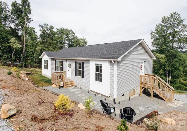 Homes for sale in Nebo, NC | 70 S Cascades Dr, Nebo, NC 28761 | MLS# 4388947