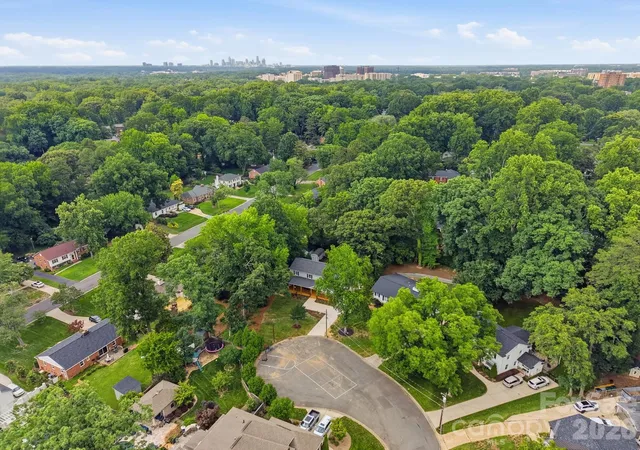 Photo 3 of Single family home for sale at 3800 Lovett Cir, Charlotte, NC 28210 | MLS# 4389040 | Listing updated on 2026-09-22