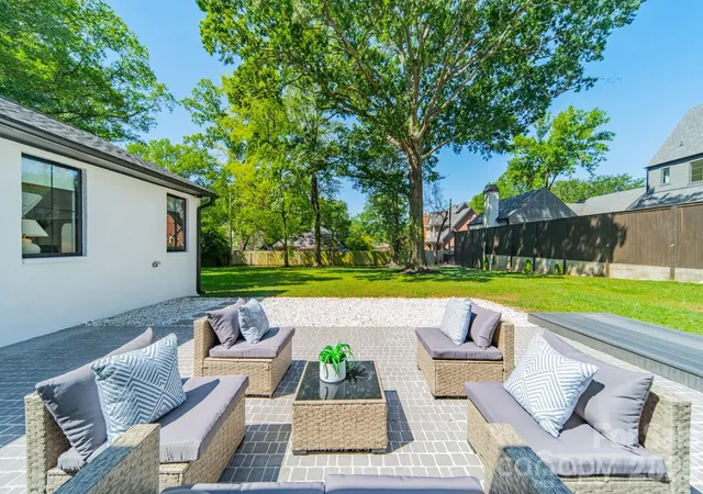 3rd image of 2528 Providence Rd, Charlotte, NC 28211 | MLS# 4389120