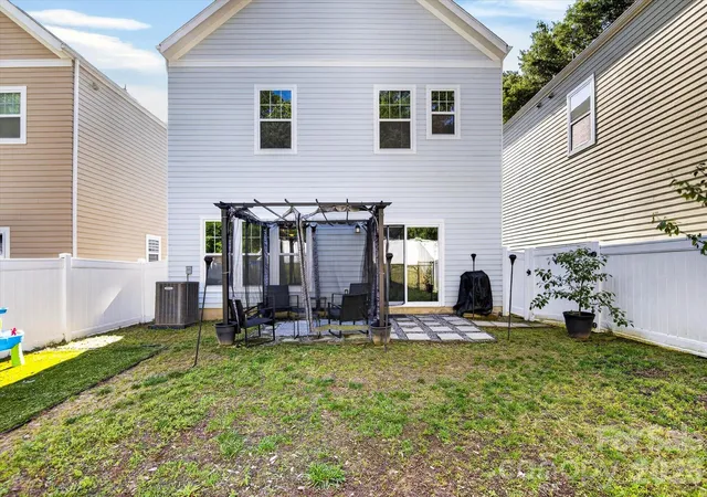 2nd image of 548 Kingsway Cir, Charlotte, NC 28214 | MLS# 4389140