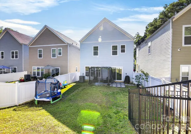 3rd image of 548 Kingsway Cir, Charlotte, NC 28214 | MLS# 4389140