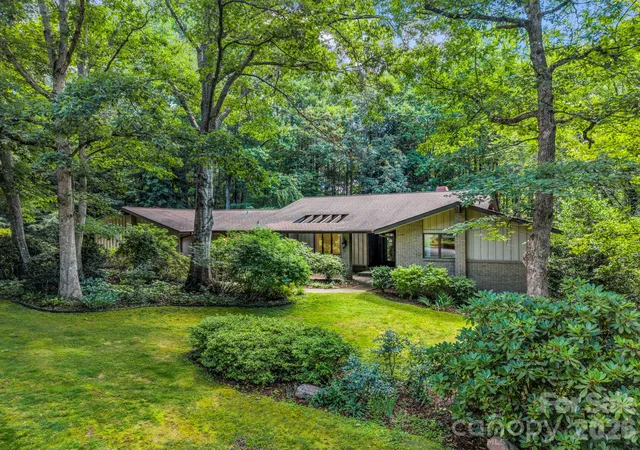 2nd image of 115 Woodhaven Dr, Hendersonville, NC 28739 | MLS# 4389153